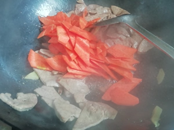 孩子缺钙锌硒吃什么补