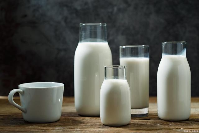 纯牛奶可以补钙吗（喝牛奶补钙能替代钙片吗）-硒宝网