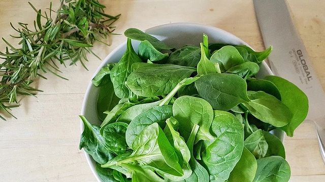 菠菜能补铁吗