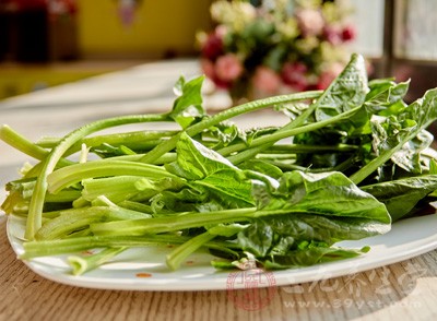 菠菜能补铁吗