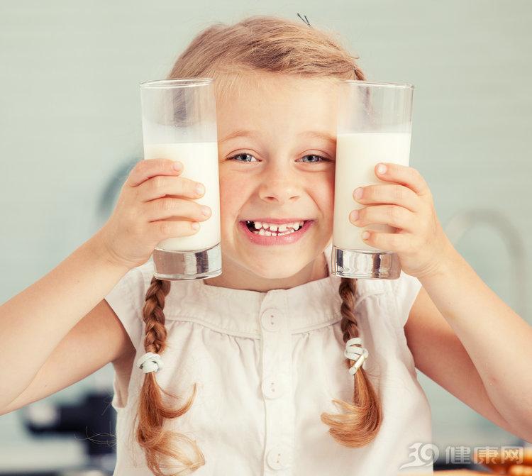 什么牛奶最补钙（牛奶补钙好还是钙片补钙好）-硒宝网