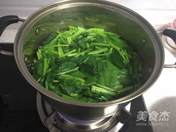 菠菜可以补铁吗