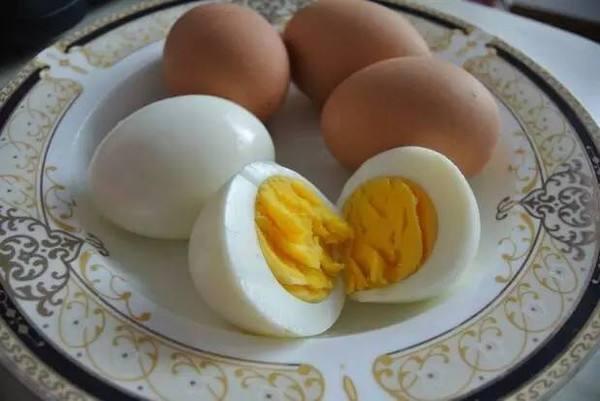 吃鸡蛋壳能补钙？营养师：别被骗了，真正补钙的是这几种食物