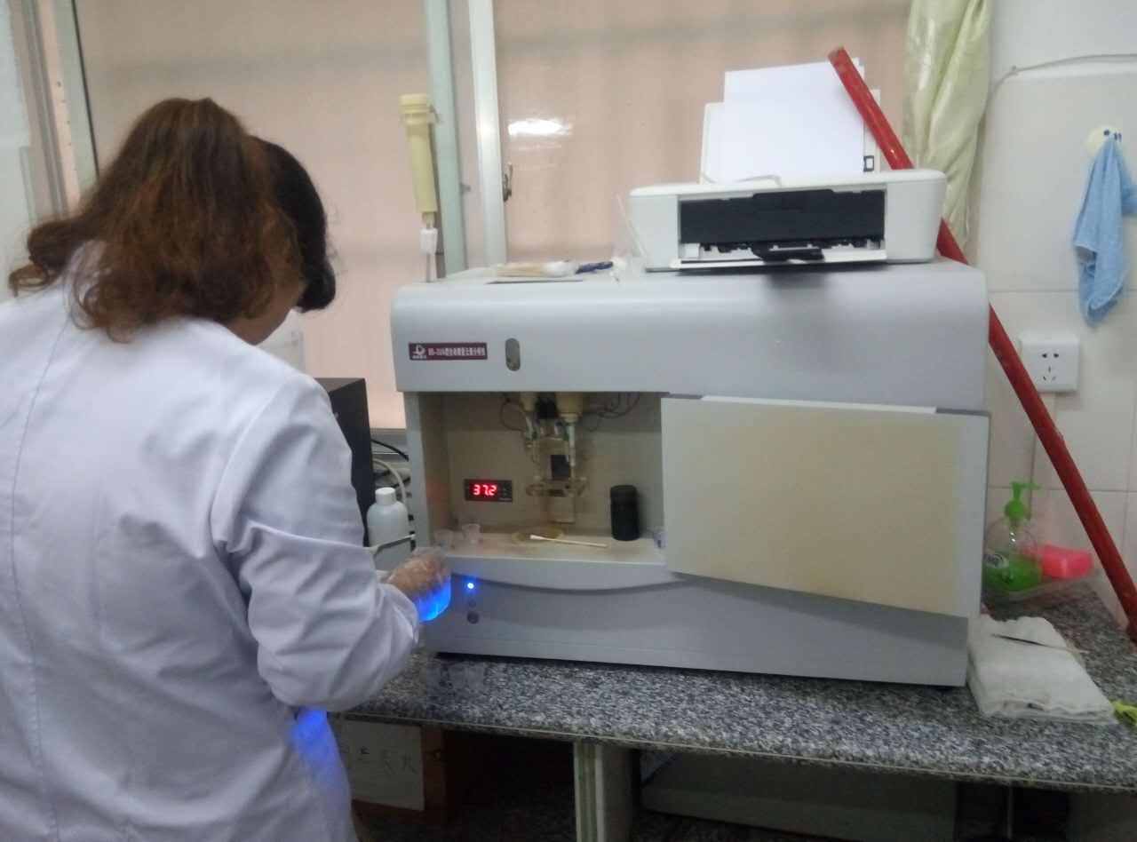 给小孩查微量元素挂什么科