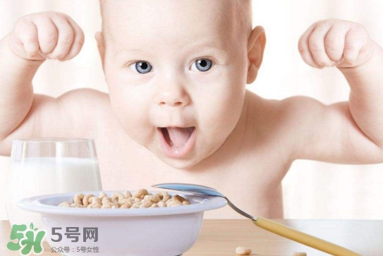 宝宝几个月开始补钙最合适？婴幼儿几个月的时候吃鱼肝油