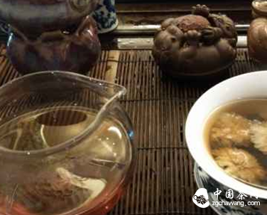推出冬季暖胃红茶，盼君品茗！