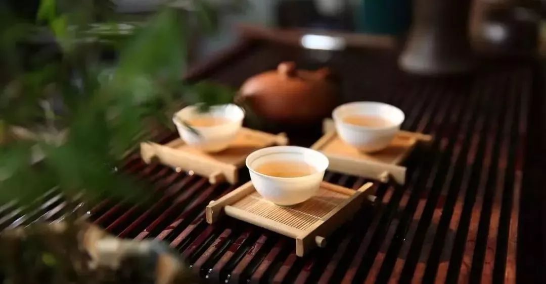 富硒茶煮了变红