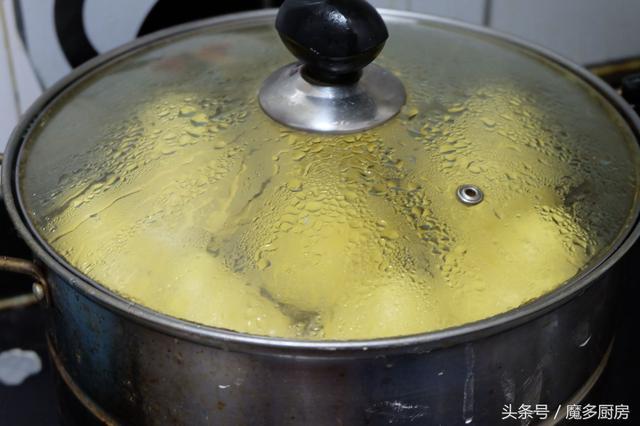 一个小时做出来的馒头，柔软美味自带香甜，颜色金灿灿，要常吃！