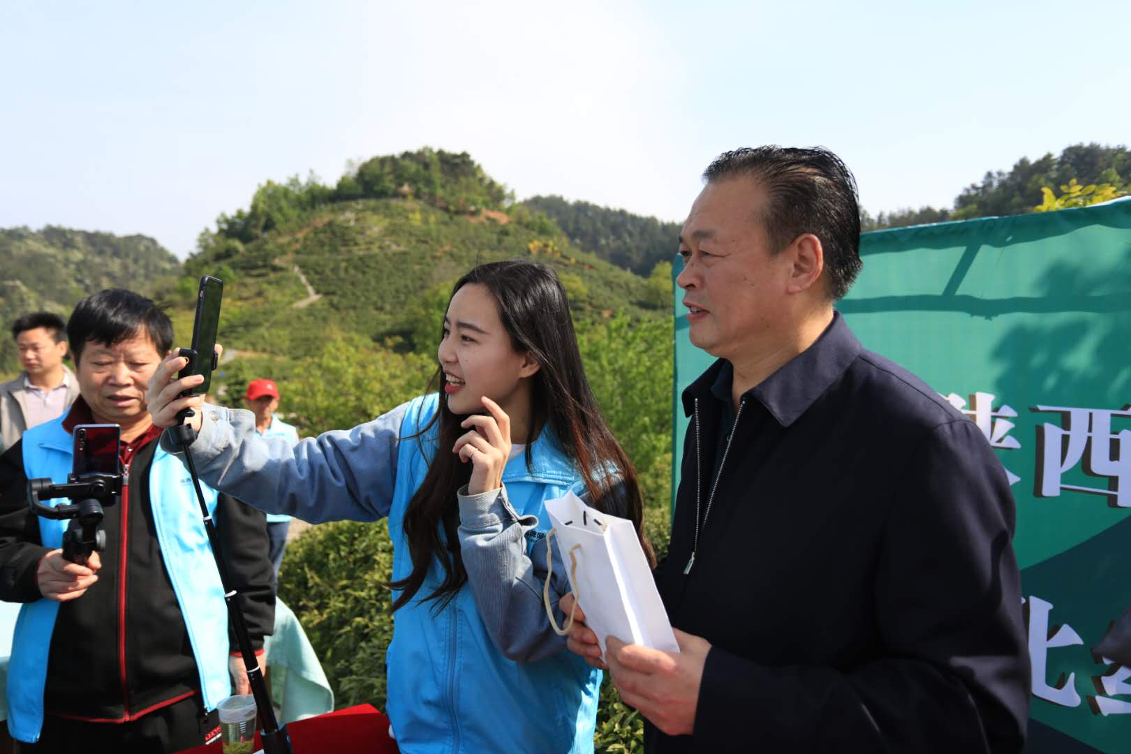 天方富硒茶代言人
