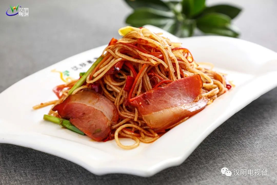 富硒大米蒸熟后粘