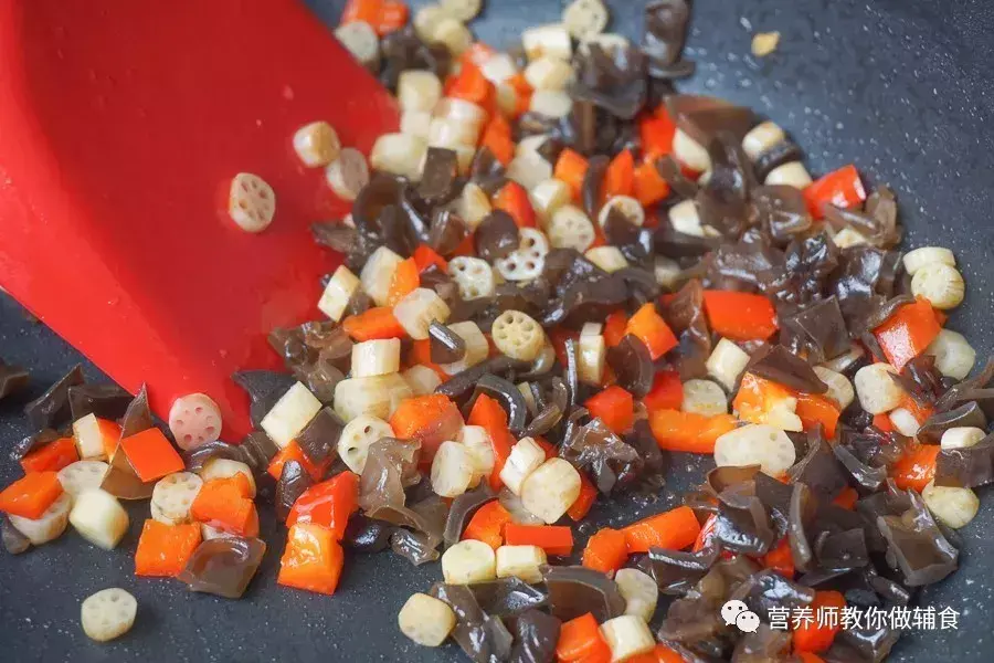 黑木耳补铁吗