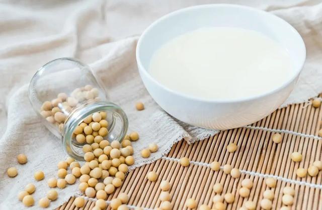 吃虾皮可以补钙吗？医生：想要补钙建议常吃这4种食物，了解下