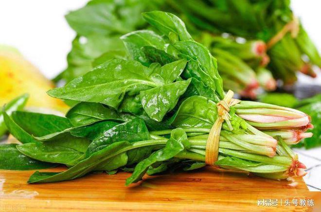 菠菜补铁吗