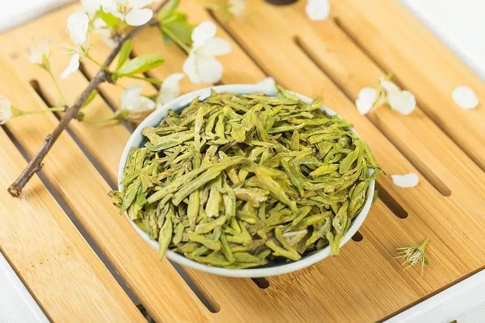 巴山雀舌富硒茶广告