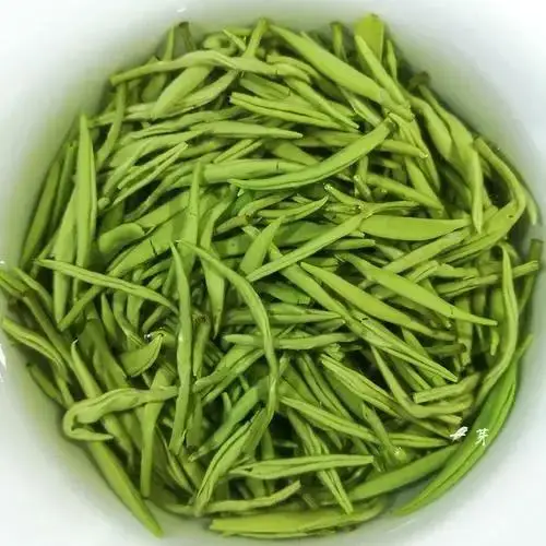 巴山雀舌富硒茶广告