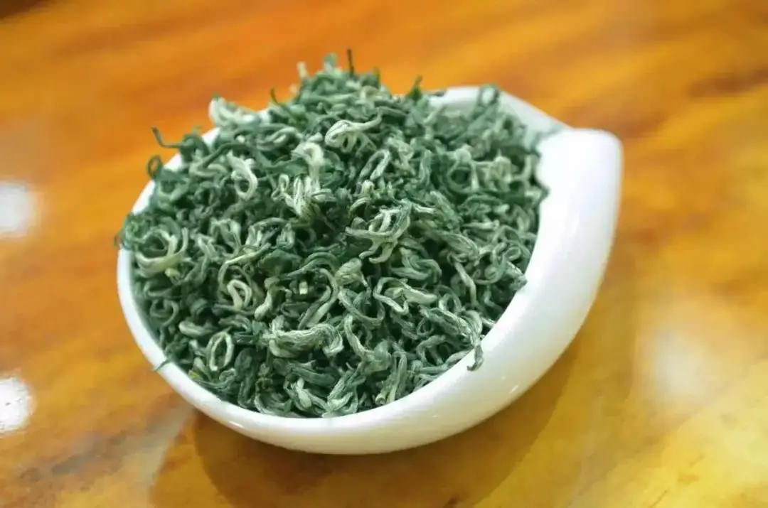 巴山雀舌富硒茶广告