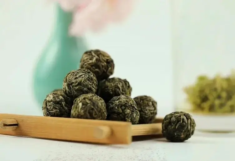 巴山雀舌富硒茶广告