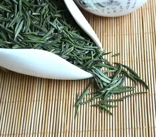 巴山雀舌富硒茶广告