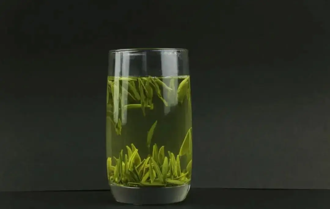 巴山雀舌富硒茶广告