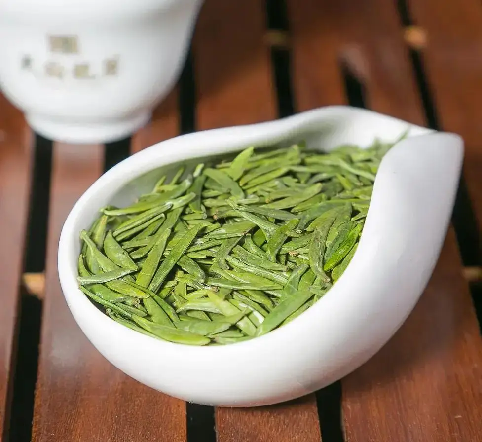 巴山雀舌富硒茶广告