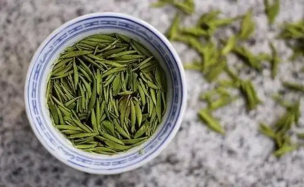 巴山雀舌富硒茶广告