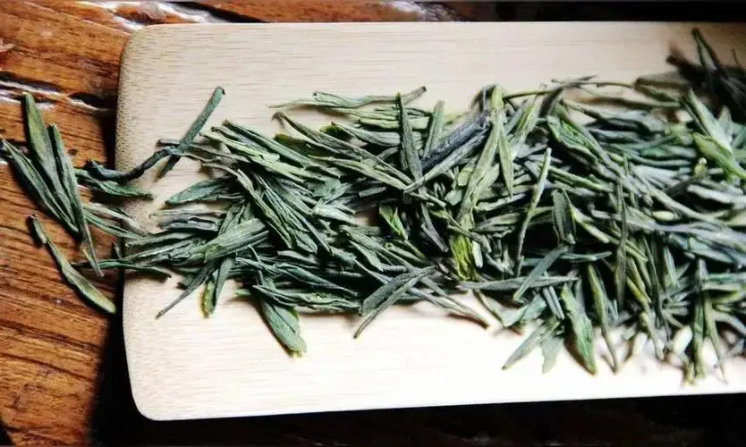 巴山雀舌富硒茶广告