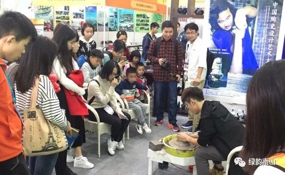 硒陶产品亮相博览会