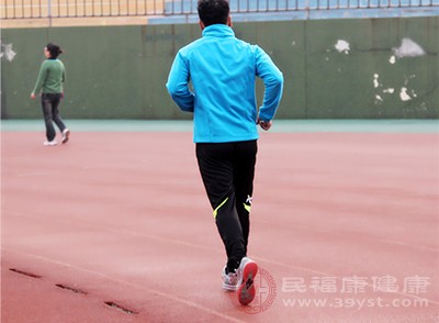 体育锻炼和营养均衡同样重要