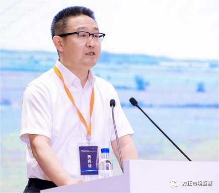 方正种富硒大米的农民