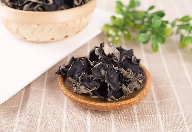 干桑葚泡水喝能不能补硒