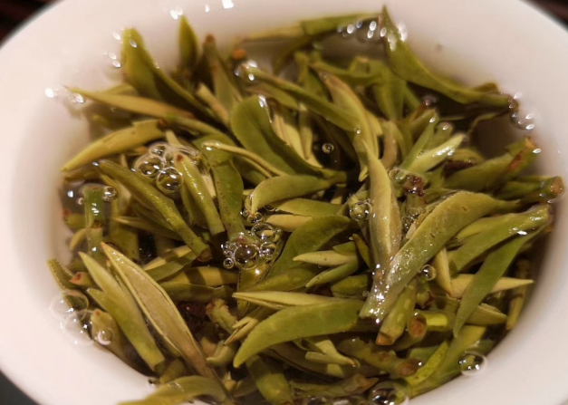 昭平绿茶的功效 什么人适合喝昭平绿茶 昭平茶有美容护肤和减肥作用