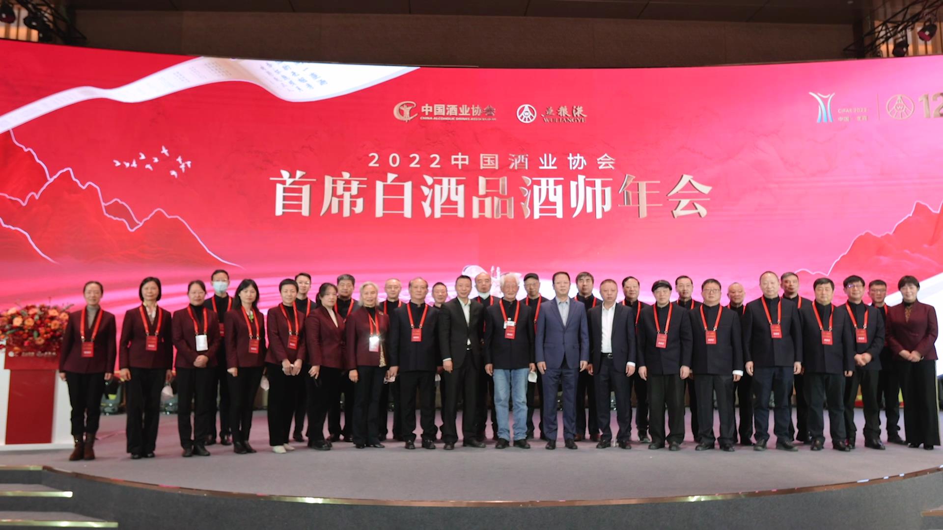 白酒中的微量元素对人体会产生何种具体影响？这些影响如何观察？