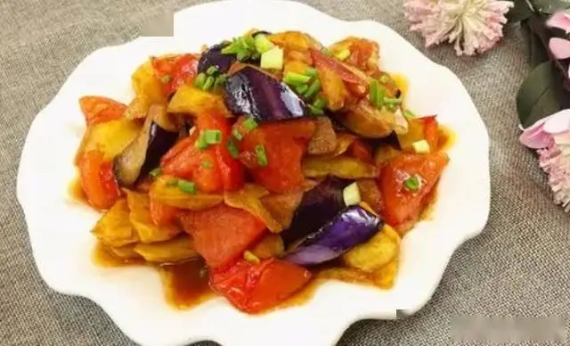 补硒做什么菜(肉沫炒油麦菜番茄香菜肉沫土豆炖白菜番茄土豆烧茄子)-硒宝网